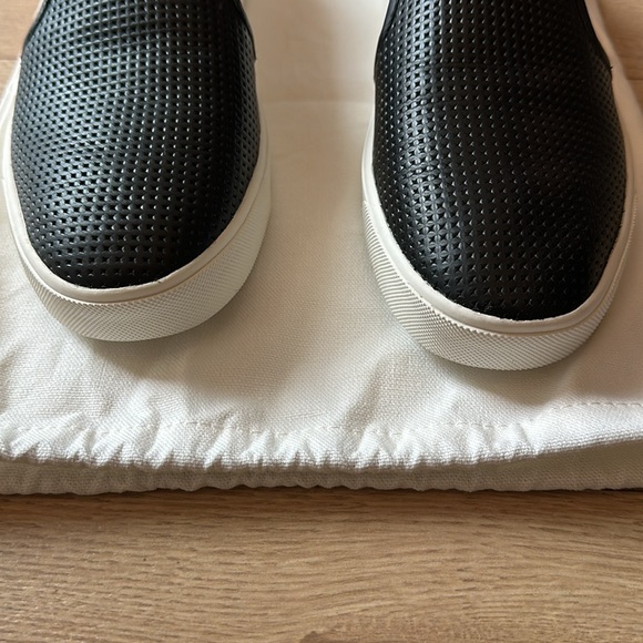 Vince. Blair slip on black sneaker (US 7) - Picture 9 of 12